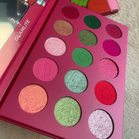 Makeup Glamlite Strawberry Shortcake Berrylicious Eyeshadow Palette